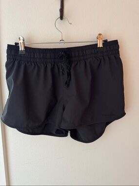 • Patagonia • NWOT W’s Black Shorts Medium
